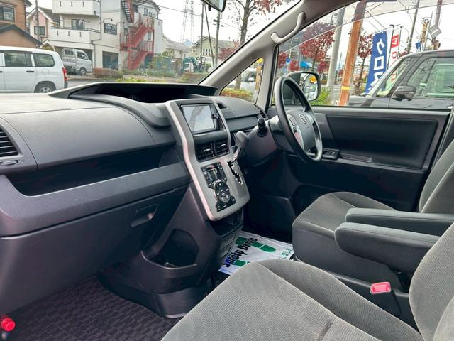 ヴォクシー Ｘ　Ｌエディション　純正ナビ／バックカメラ／ＴＶ／Ｂｌｕｅｔｏｏｔｈ／電動スライドドア／ＥＴＣ／フットライト／プッシュスタート／スマートキー／（35枚目）