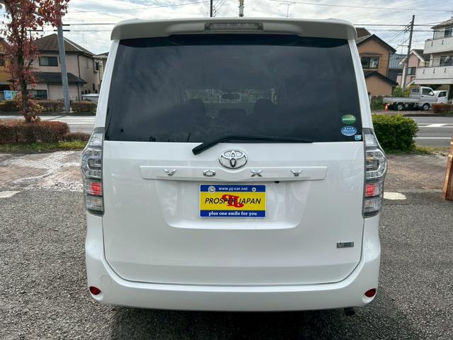 ヴォクシー Ｘ　Ｌエディション　純正ナビ／バックカメラ／ＴＶ／Ｂｌｕｅｔｏｏｔｈ／電動スライドドア／ＥＴＣ／フットライト／プッシュスタート／スマートキー／（39枚目）