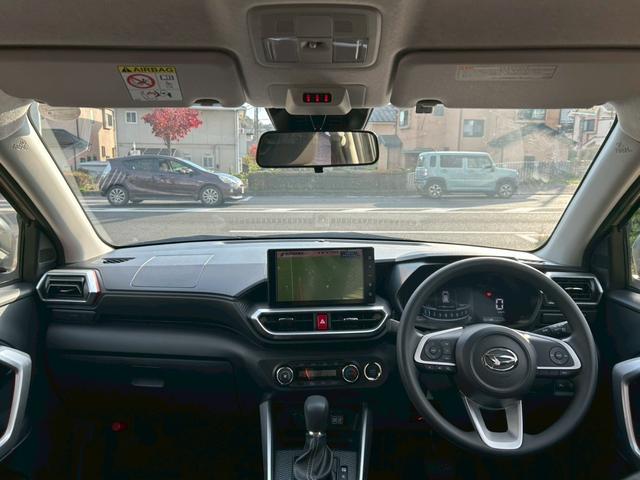 ロッキー Ｘ　９インチディスプレイオーディオ　全方位カメラ　アップルカープレイ　フルセグＴＶ　ＥＴＣ　ＵＳＢ充電ポート　スマートアシスト　純正ホイール　ＬＥＤライト　デジタルメーター　スマートキー２個（8枚目）