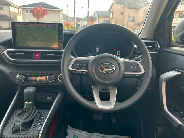 ロッキー Ｘ　９インチディスプレイオーディオ　全方位カメラ　アップルカープレイ　フルセグＴＶ　ＥＴＣ　ＵＳＢ充電ポート　スマートアシスト　純正ホイール　ＬＥＤライト　デジタルメーター　スマートキー２個（9枚目）