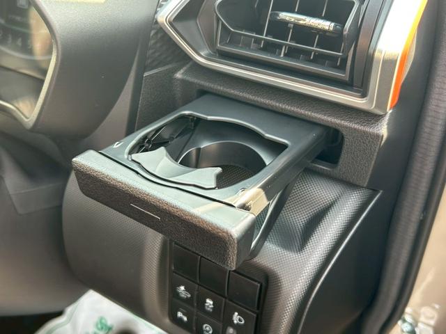 ロッキー Ｘ　９インチディスプレイオーディオ　全方位カメラ　アップルカープレイ　フルセグＴＶ　ＥＴＣ　ＵＳＢ充電ポート　スマートアシスト　純正ホイール　ＬＥＤライト　デジタルメーター　スマートキー２個（23枚目）