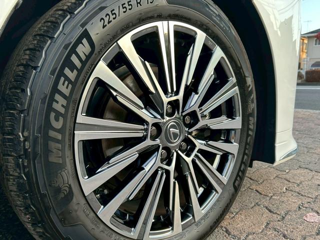 ＬＭ ＬＭ５００ｈ　バージョンＬ　１９インチ鍛造アルミホイール　左右独立ムーンルーフ　後席モニター　白革シート　後席タブレット　ユニバーサルステップ　３眼ヘッドライト　マークレビンソン　パワーバックドア　全方位カメラ　ＢＳＭ　ＨＵＤ（6枚目）