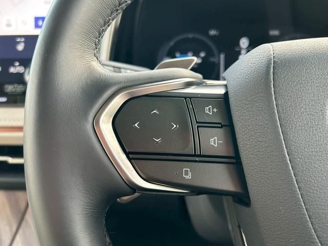 ＬＭ ＬＭ５００ｈ　バージョンＬ　１９インチ鍛造アルミホイール　左右独立ムーンルーフ　後席モニター　白革シート　後席タブレット　ユニバーサルステップ　３眼ヘッドライト　マークレビンソン　パワーバックドア　全方位カメラ　ＢＳＭ　ＨＵＤ（9枚目）