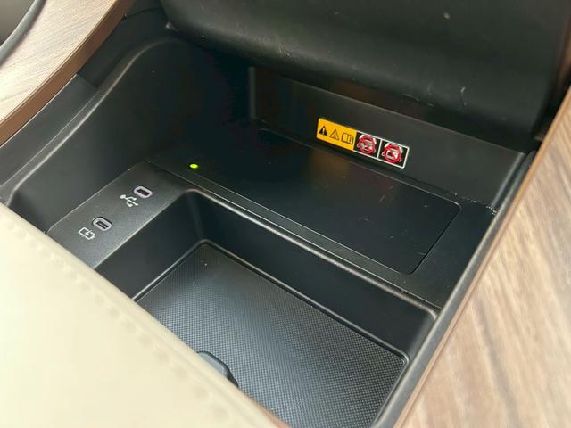 ＬＭ ＬＭ５００ｈ　バージョンＬ　１９インチ鍛造アルミホイール　左右独立ムーンルーフ　後席モニター　白革シート　後席タブレット　ユニバーサルステップ　３眼ヘッドライト　マークレビンソン　パワーバックドア　全方位カメラ　ＢＳＭ　ＨＵＤ（22枚目）