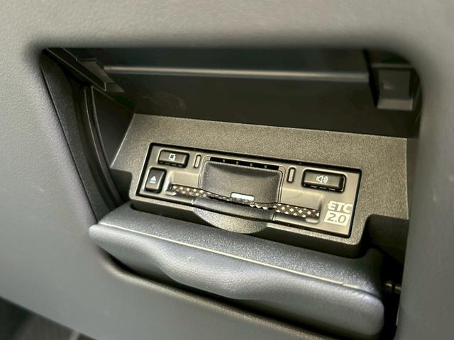 ＬＭ ＬＭ５００ｈ　バージョンＬ　１９インチ鍛造アルミホイール　左右独立ムーンルーフ　後席モニター　白革シート　後席タブレット　ユニバーサルステップ　３眼ヘッドライト　マークレビンソン　パワーバックドア　全方位カメラ　ＢＳＭ　ＨＵＤ（24枚目）