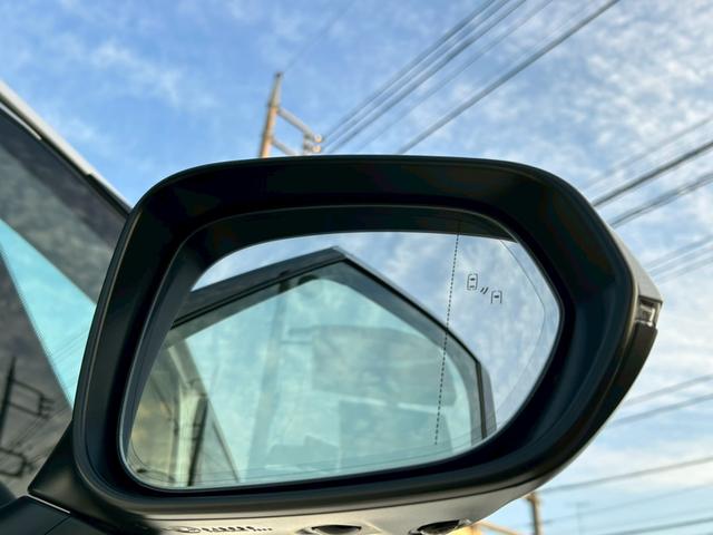 ＬＭ ＬＭ５００ｈ　バージョンＬ　１９インチ鍛造アルミホイール　左右独立ムーンルーフ　後席モニター　白革シート　後席タブレット　ユニバーサルステップ　３眼ヘッドライト　マークレビンソン　パワーバックドア　全方位カメラ　ＢＳＭ　ＨＵＤ（31枚目）