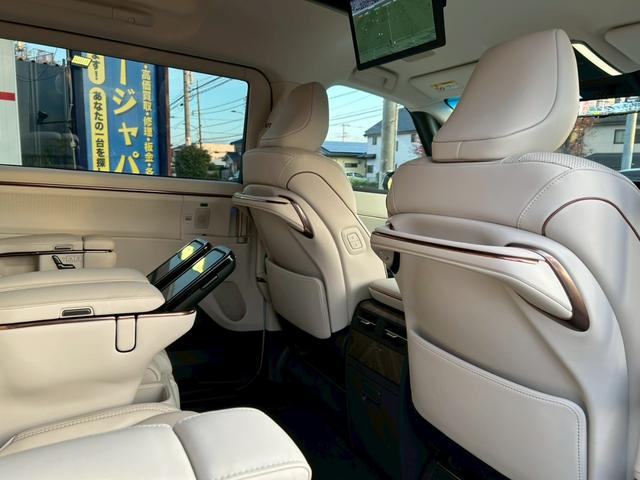 ＬＭ ＬＭ５００ｈ　バージョンＬ　１９インチ鍛造アルミホイール　左右独立ムーンルーフ　後席モニター　白革シート　後席タブレット　ユニバーサルステップ　３眼ヘッドライト　マークレビンソン　パワーバックドア　全方位カメラ　ＢＳＭ　ＨＵＤ（35枚目）