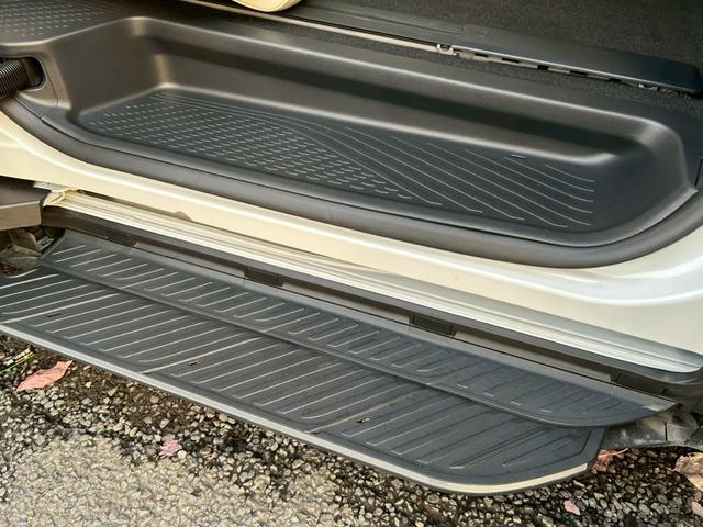 ＬＭ ＬＭ５００ｈ　バージョンＬ　１９インチ鍛造アルミホイール　左右独立ムーンルーフ　後席モニター　白革シート　後席タブレット　ユニバーサルステップ　３眼ヘッドライト　マークレビンソン　パワーバックドア　全方位カメラ　ＢＳＭ　ＨＵＤ（49枚目）