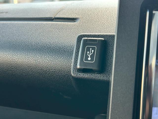 タント カスタムＲＳ　純正ワイドナビ　全方位カメラ　フルセグＴＶ　Ｂｌｕｅｔｏｏｔｈ　　両側電動スライドドア　ミラクルオープンドア　スマアシ　純正ホイール　ＵＳＢ充電ポート　シートヒーター　ハーフレザーシート　ＬＥＤヘッド（21枚目）