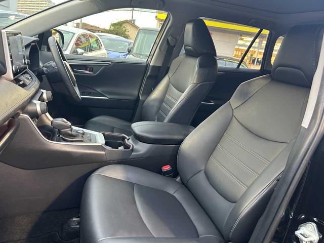 ＲＡＶ４ Ｇ　Ｚパッケージ　パノラマムーンルーフ　パノラミックビューモニター　ワンオーナー　セーフティセンス　レーダークルーズコントロール　ＢＳＭ　パワーバックドア　パワーシート　ステアリングヒーター　ＬＥＤヘッドライト（20枚目）