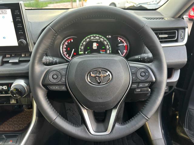 ＲＡＶ４ Ｇ　Ｚパッケージ　パノラマムーンルーフ　パノラミックビューモニター　ワンオーナー　セーフティセンス　レーダークルーズコントロール　ＢＳＭ　パワーバックドア　パワーシート　ステアリングヒーター　ＬＥＤヘッドライト（24枚目）