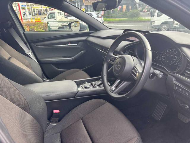 ＭＡＺＤＡ３ファストバック １５Ｓツーリング　３６０度セーフティＰＫＧ　スマートブレーキサポート　レーダークルーズコントロール　レーンキープアシスト　ＢＳＭ　パーキングセンサー　オートライト　Ｂｌｕｅｔｏｏｔｈ　ＤＶＤ（26枚目）
