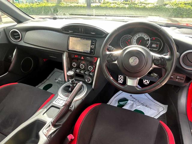 86 GT ワンオーナー 6速MT 純正SDナビ Bluetooth LEDヘッドライト フルセグ DVD再生 ETC スマートキー 横滑防止装置(3枚目)