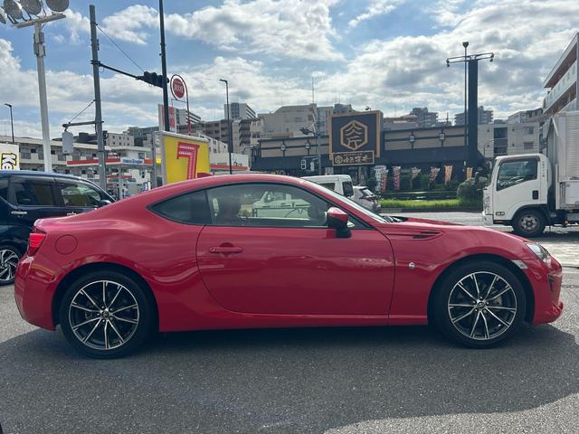 86 GT ワンオーナー 6速MT 純正SDナビ Bluetooth LEDヘッドライト フルセグ DVD再生 ETC スマートキー 横滑防止装置(20枚目)