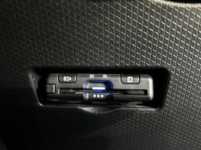 タント カスタムＸ　両側電動スライドドア　レーンキープアシスト　クリアランスソナー　衝突被害軽減ブレーキ　シートヒーター　オートライト　純正ナビ　フルセグＴＶ　ドライブレコーダー　禁煙車　Ｂｌｕｅｔｏｏｔｈ　ＥＴＣ（8枚目）