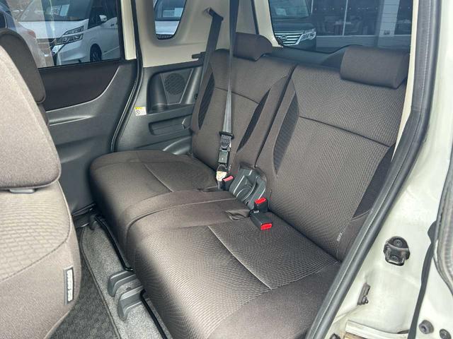 気になるような汚れやへたりなどのダメージは少なく、良好な状態です。