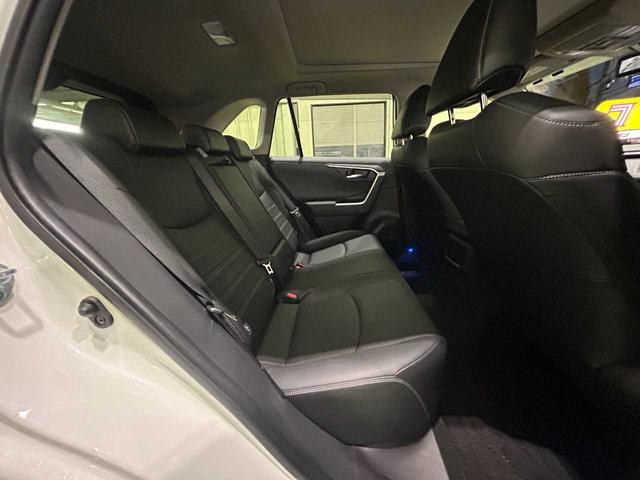 ＲＡＶ４ Ｇ　Ｚパッケージ　ワンオーナー　　サンルーフ　　モデリスタエアロ　パワーバックドア　クルコン　デジタルインナーミラー　　ハンドルヒーター　　レーンキープアシスト　シートヒーター　純正ナビ　　バックカメラ　前後ドラレコ（20枚目）