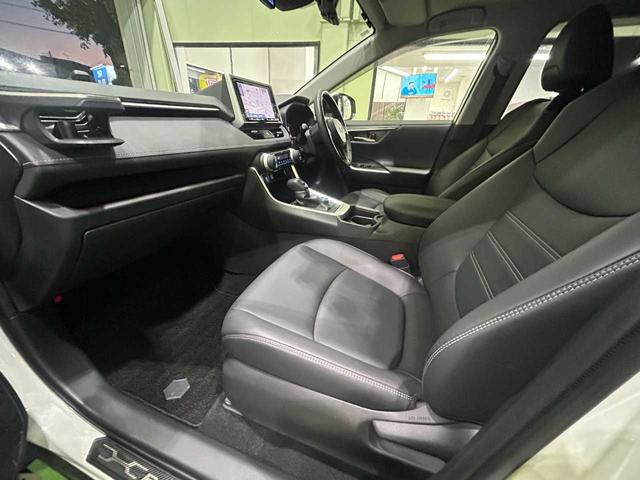 ＲＡＶ４ Ｇ　Ｚパッケージ　ワンオーナー　　サンルーフ　　モデリスタエアロ　パワーバックドア　クルコン　デジタルインナーミラー　　ハンドルヒーター　　レーンキープアシスト　シートヒーター　純正ナビ　　バックカメラ　前後ドラレコ（21枚目）