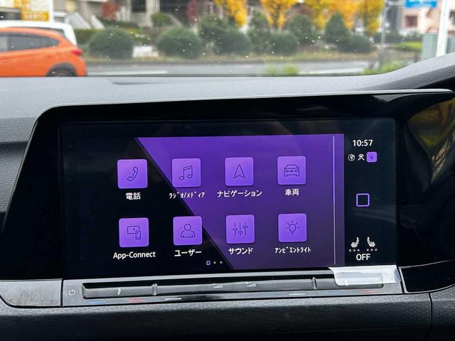 メーカー純正ナビ☆大画面でオーディオ機能も充実しております♪