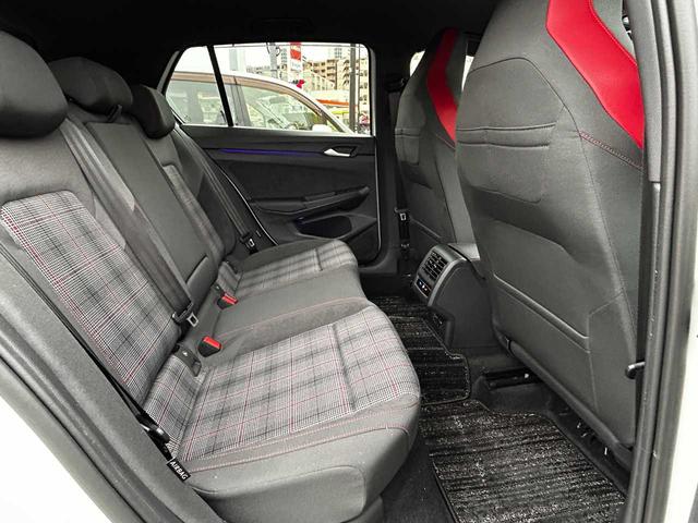 広々としたシートで乗り降り楽々です♪