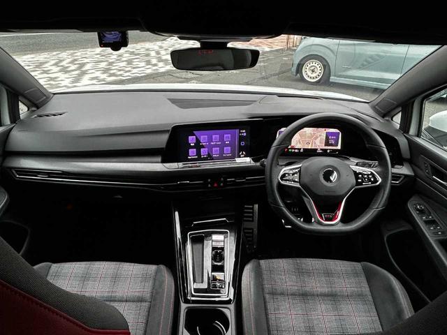 禁煙車になりますので、気になる臭いはございません！