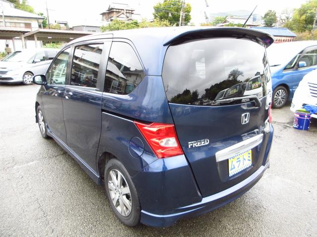 フリード Ｇ　エアロ　ジャストセレクション　７人乗り　ナビ　テレビ　ＥＴＣ　Ｂカメラ　左パワースライドドア　純正エアロ　純正アルミ　ＨＩＤオートライト　オートエアコン　ステアリモコン　キーレスキー　プライバシーガラス　取説　保証書（6枚目）