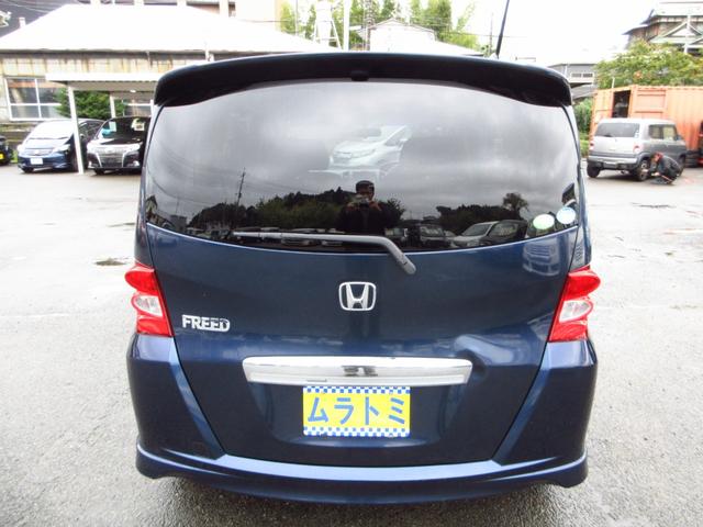 フリード Ｇ　エアロ　ジャストセレクション　７人乗り　ナビ　テレビ　ＥＴＣ　Ｂカメラ　左パワースライドドア　純正エアロ　純正アルミ　ＨＩＤオートライト　オートエアコン　ステアリモコン　キーレスキー　プライバシーガラス　取説　保証書（7枚目）