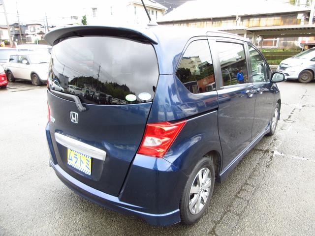 フリード Ｇ　エアロ　ジャストセレクション　７人乗り　ナビ　テレビ　ＥＴＣ　Ｂカメラ　左パワースライドドア　純正エアロ　純正アルミ　ＨＩＤオートライト　オートエアコン　ステアリモコン　キーレスキー　プライバシーガラス　取説　保証書（8枚目）