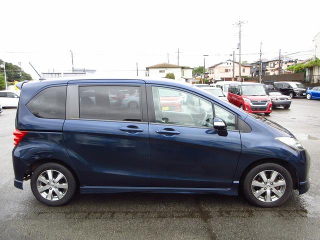 フリード Ｇ　エアロ　ジャストセレクション　７人乗り　ナビ　テレビ　ＥＴＣ　Ｂカメラ　左パワースライドドア　純正エアロ　純正アルミ　ＨＩＤオートライト　オートエアコン　ステアリモコン　キーレスキー　プライバシーガラス　取説　保証書（9枚目）