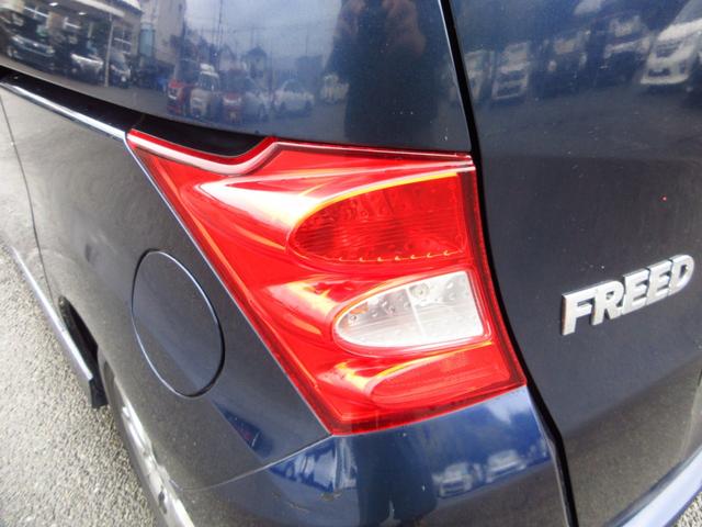 フリード Ｇ　エアロ　ジャストセレクション　７人乗り　ナビ　テレビ　ＥＴＣ　Ｂカメラ　左パワースライドドア　純正エアロ　純正アルミ　ＨＩＤオートライト　オートエアコン　ステアリモコン　キーレスキー　プライバシーガラス　取説　保証書（20枚目）