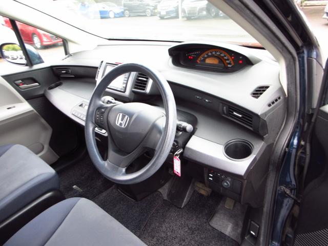 フリード Ｇ　エアロ　ジャストセレクション　７人乗り　ナビ　テレビ　ＥＴＣ　Ｂカメラ　左パワースライドドア　純正エアロ　純正アルミ　ＨＩＤオートライト　オートエアコン　ステアリモコン　キーレスキー　プライバシーガラス　取説　保証書（23枚目）