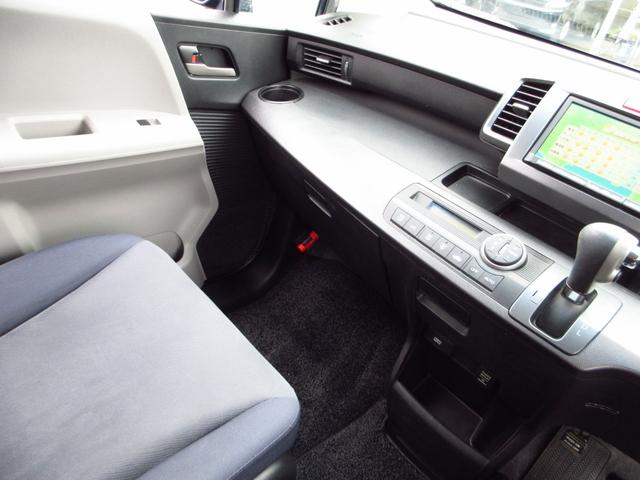 フリード Ｇ　エアロ　ジャストセレクション　７人乗り　ナビ　テレビ　ＥＴＣ　Ｂカメラ　左パワースライドドア　純正エアロ　純正アルミ　ＨＩＤオートライト　オートエアコン　ステアリモコン　キーレスキー　プライバシーガラス　取説　保証書（47枚目）