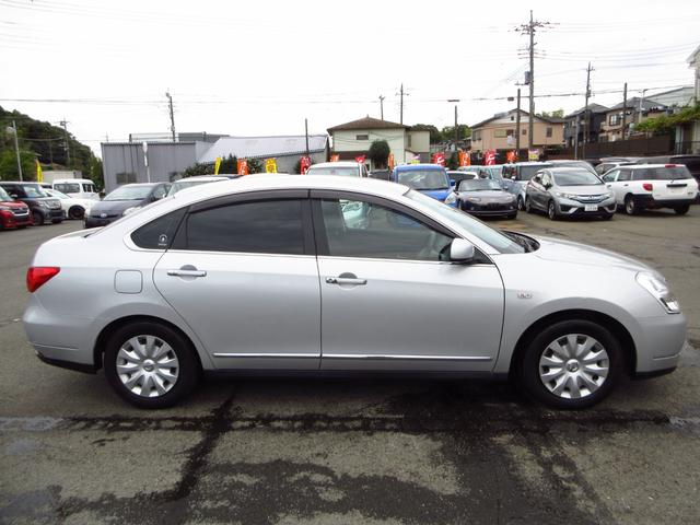 ブルーバードシルフィ ２０Ｓ　ナビ　テレビ　ブルートゥース　ＣＤ　ＤＶＤ　Ｂカメラ　インテリキー　オートエアコン　オートライト　フォグ　リアスモークフィルム　ドアバイザー　急発進防止システム　スペアキー（9枚目）