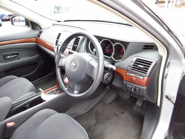 ブルーバードシルフィ ２０Ｓ　ナビ　テレビ　ブルートゥース　ＣＤ　ＤＶＤ　Ｂカメラ　インテリキー　オートエアコン　オートライト　フォグ　リアスモークフィルム　ドアバイザー　急発進防止システム　スペアキー（23枚目）