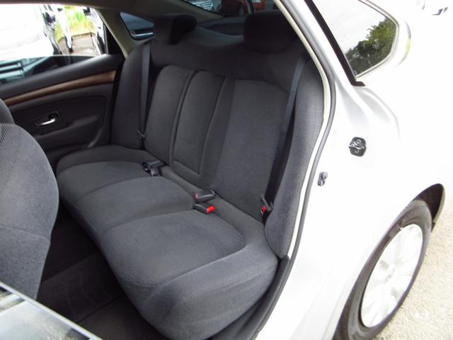 ブルーバードシルフィ ２０Ｓ　ナビ　テレビ　ブルートゥース　ＣＤ　ＤＶＤ　Ｂカメラ　インテリキー　オートエアコン　オートライト　フォグ　リアスモークフィルム　ドアバイザー　急発進防止システム　スペアキー（29枚目）