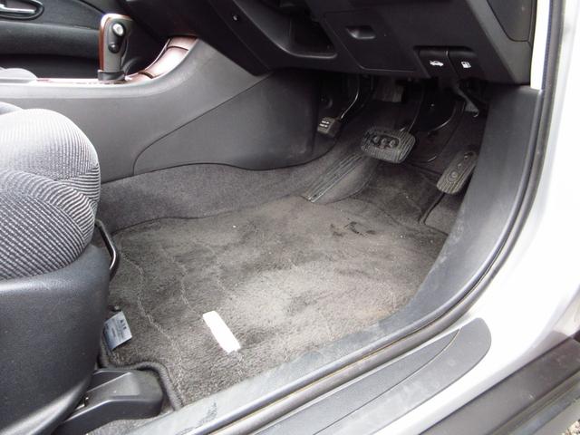 ブルーバードシルフィ ２０Ｓ　ナビ　テレビ　ブルートゥース　ＣＤ　ＤＶＤ　Ｂカメラ　インテリキー　オートエアコン　オートライト　フォグ　リアスモークフィルム　ドアバイザー　急発進防止システム　スペアキー（44枚目）