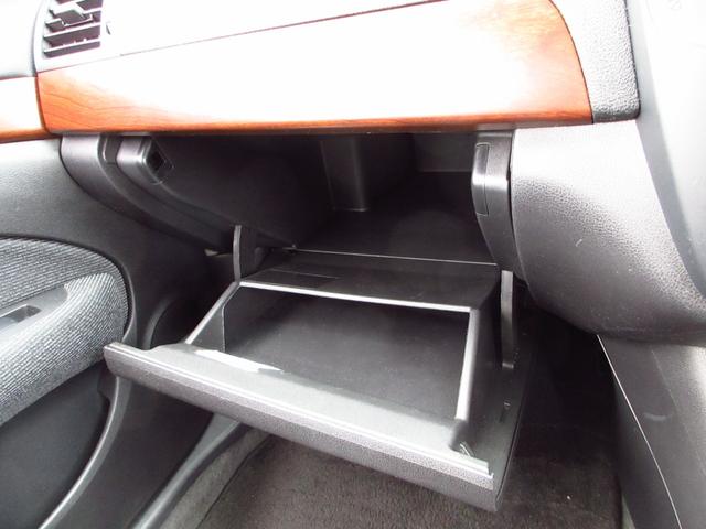 ブルーバードシルフィ ２０Ｓ　ナビ　テレビ　ブルートゥース　ＣＤ　ＤＶＤ　Ｂカメラ　インテリキー　オートエアコン　オートライト　フォグ　リアスモークフィルム　ドアバイザー　急発進防止システム　スペアキー（46枚目）