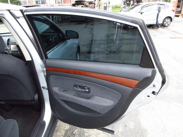 ブルーバードシルフィ ２０Ｓ　ナビ　テレビ　ブルートゥース　ＣＤ　ＤＶＤ　Ｂカメラ　インテリキー　オートエアコン　オートライト　フォグ　リアスモークフィルム　ドアバイザー　急発進防止システム　スペアキー（49枚目）