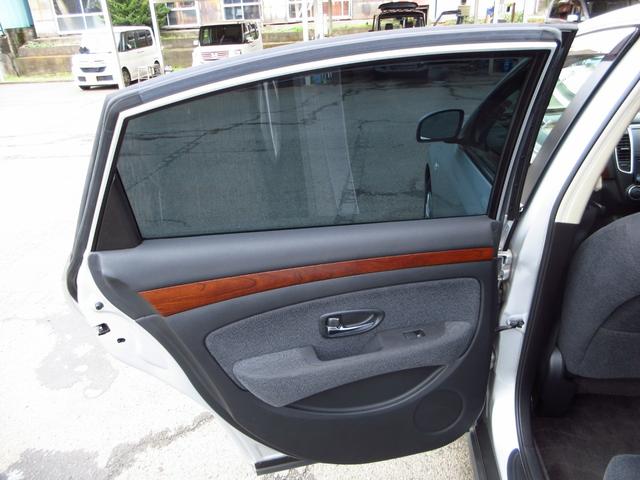 ブルーバードシルフィ ２０Ｓ　ナビ　テレビ　ブルートゥース　ＣＤ　ＤＶＤ　Ｂカメラ　インテリキー　オートエアコン　オートライト　フォグ　リアスモークフィルム　ドアバイザー　急発進防止システム　スペアキー（51枚目）