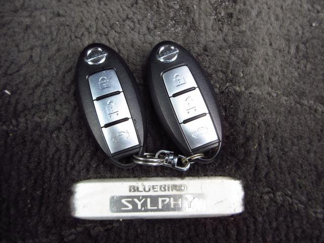 ブルーバードシルフィ ２０Ｓ　ナビ　テレビ　ブルートゥース　ＣＤ　ＤＶＤ　Ｂカメラ　インテリキー　オートエアコン　オートライト　フォグ　リアスモークフィルム　ドアバイザー　急発進防止システム　スペアキー（53枚目）