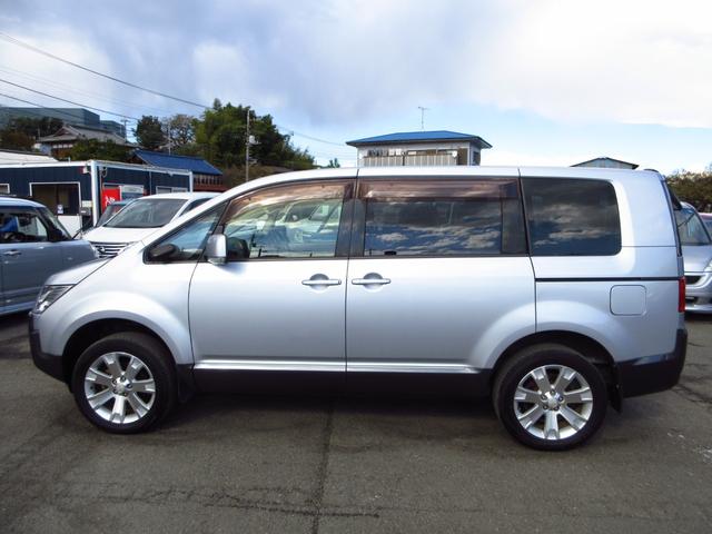 デリカＤ：５ Ｇ　パワーパッケージ　雹害車　パートタイム４ＷＤ　ツートン　大型ナビ　フルセグ　ＥＴＣ　Ｂカメラ　フリップダウンモニター　両側パワースライドドア　パドルシフト　クルーズコントロール　純正アルミ　ＨＩＤオートライト　フォグ（5枚目）