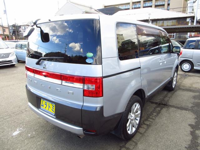 デリカＤ：５ Ｇ　パワーパッケージ　雹害車　パートタイム４ＷＤ　ツートン　大型ナビ　フルセグ　ＥＴＣ　Ｂカメラ　フリップダウンモニター　両側パワースライドドア　パドルシフト　クルーズコントロール　純正アルミ　ＨＩＤオートライト　フォグ（8枚目）