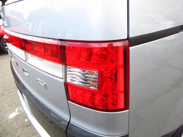 デリカＤ：５ Ｇ　パワーパッケージ　雹害車　パートタイム４ＷＤ　ツートン　大型ナビ　フルセグ　ＥＴＣ　Ｂカメラ　フリップダウンモニター　両側パワースライドドア　パドルシフト　クルーズコントロール　純正アルミ　ＨＩＤオートライト　フォグ（19枚目）