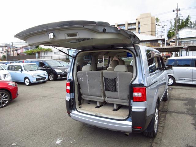 デリカＤ：５ Ｇ　パワーパッケージ　雹害車　パートタイム４ＷＤ　ツートン　大型ナビ　フルセグ　ＥＴＣ　Ｂカメラ　フリップダウンモニター　両側パワースライドドア　パドルシフト　クルーズコントロール　純正アルミ　ＨＩＤオートライト　フォグ（32枚目）