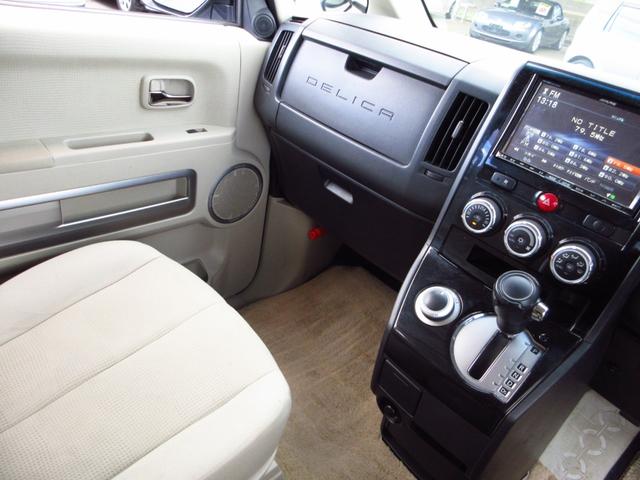 デリカＤ：５ Ｇ　パワーパッケージ　雹害車　パートタイム４ＷＤ　ツートン　大型ナビ　フルセグ　ＥＴＣ　Ｂカメラ　フリップダウンモニター　両側パワースライドドア　パドルシフト　クルーズコントロール　純正アルミ　ＨＩＤオートライト　フォグ（50枚目）