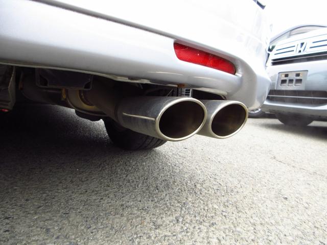 ステップワゴン G Lパッケージ フローリングフロア 8人乗り ナビ CD DVD ETC Bカメラ 両側パワースライドドア 純正フルエアロ 純正アルミ 社外マフラー HID シートカバー オート電格ミラー キーレス ステアリモコン(9枚目)