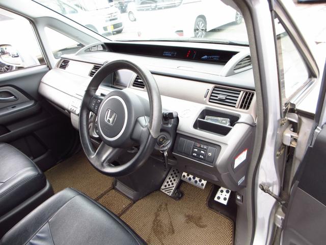 ステップワゴン G Lパッケージ フローリングフロア 8人乗り ナビ CD DVD ETC Bカメラ 両側パワースライドドア 純正フルエアロ 純正アルミ 社外マフラー HID シートカバー オート電格ミラー キーレス ステアリモコン(10枚目)