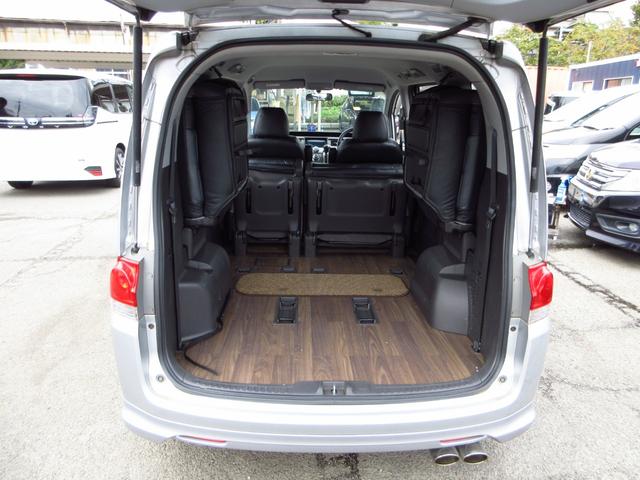 ステップワゴン G Lパッケージ フローリングフロア 8人乗り ナビ CD DVD ETC Bカメラ 両側パワースライドドア 純正フルエアロ 純正アルミ 社外マフラー HID シートカバー オート電格ミラー キーレス ステアリモコン(15枚目)