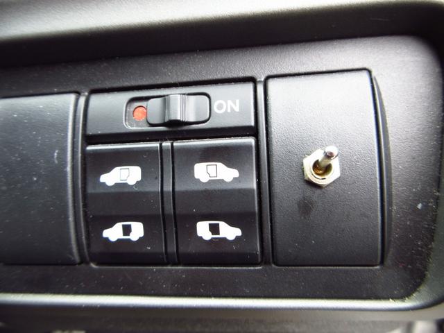 ステップワゴン G Lパッケージ フローリングフロア 8人乗り ナビ CD DVD ETC Bカメラ 両側パワースライドドア 純正フルエアロ 純正アルミ 社外マフラー HID シートカバー オート電格ミラー キーレス ステアリモコン(19枚目)