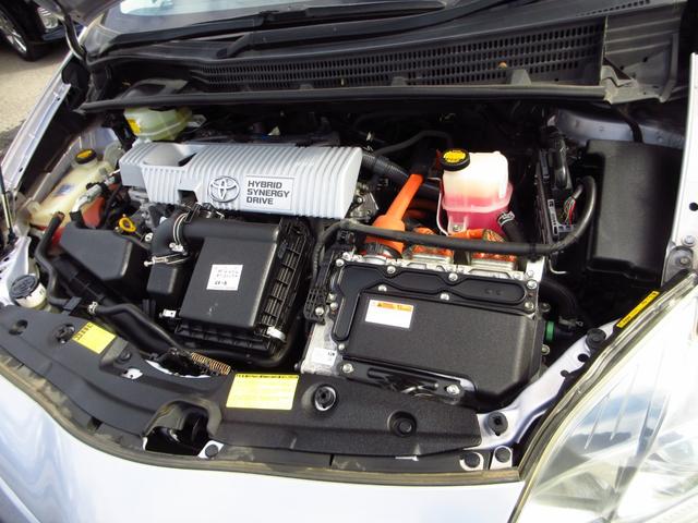 プリウス Ｓ　後期型　ナビ　フルセグ　ＥＴＣ　Ｂカメラ　前後ドライブレコーダー　純正アルミ　ＨＩＤオートライト　リアスモークフィルム　カーテンエアバッグ　トノカバー　ステアリモコン　取説　保証書（12枚目）